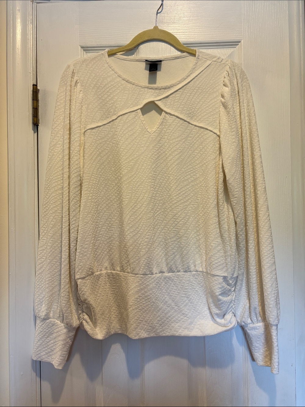Daytrip Cream Textured Keyhole Cutout Long-Sleeve Top Blouse Large